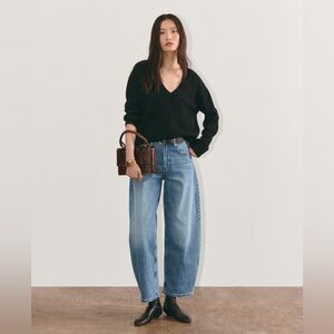 Everlane The Way High Curve Jean. Vintage blue wash. Size 29.